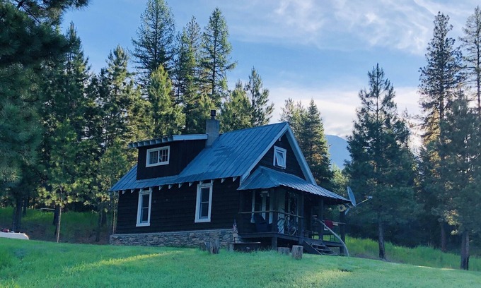Condon House | Historic Family Style Homestead Cabin