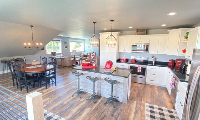 Kalispell House | Historic Farm Along the Flathead River - Hot Tub!