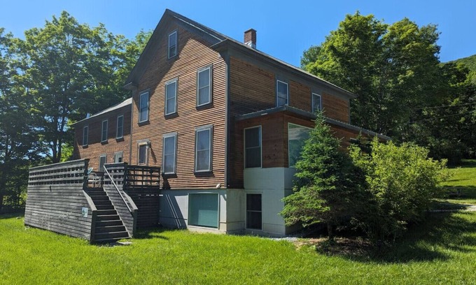 Pawlet House | Historic Farmhouse 300+acres. 1 Gbps internet