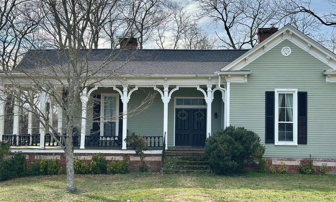 Arrington House | Historic Farmhouse in Arrington!