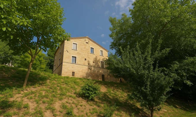 Mombaroccio House | Historic farmhouse for families - with large garden in the Marche region