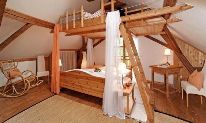 Tiefenbach House | historic farmhouse with hut feeling