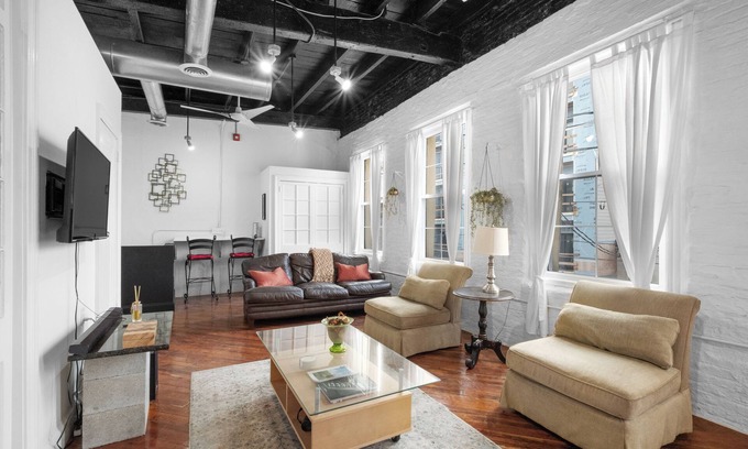 Germantown Apartment | Historic Germantown 1BR Loft