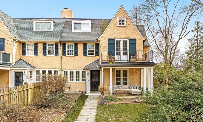 Northwest Philadelphia House | Historic Haimish House of Chestnut Hill