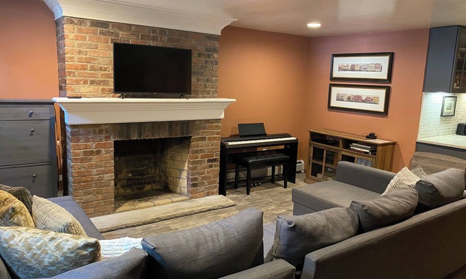 Historic Downtown Apartment | Historic Hamilton Park Garden apartment in Downtown Jersey City