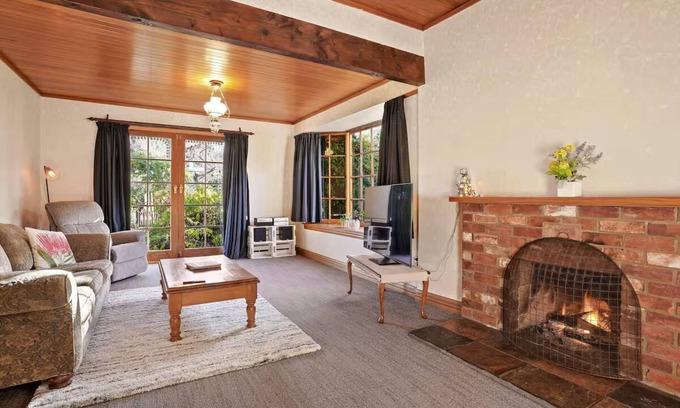 Leithfield Apartment | Historic Hanna House - Garden View Studio Room