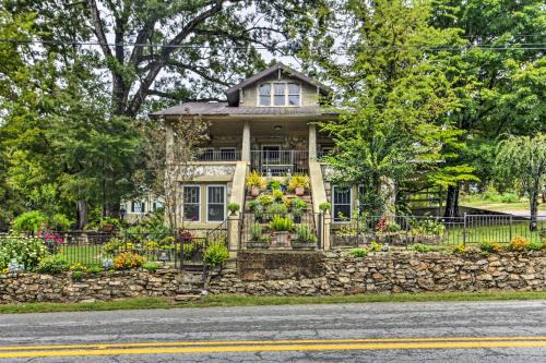 Hardy House | Historic Hardy House on Main Street with Fire Pit!
