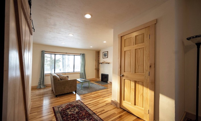 Washburn Apartment | Historic Hawkes Apartment-downtown washburn, close to beaches, restaurants, etc