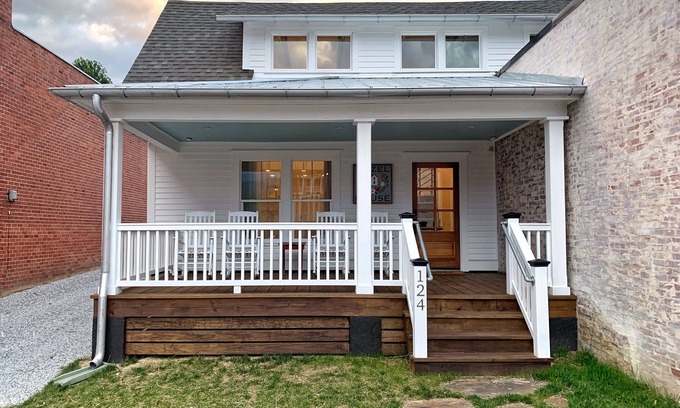 Bryson City House | Historic Hazel House - Downtown Bryson City