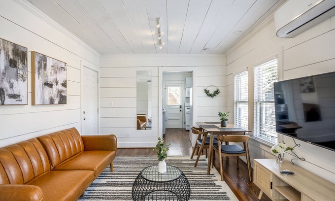Greater Heights Apartment | Historic Heights Artist Bungalow #3