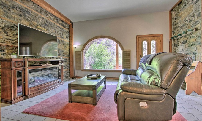 Helena House | Historic Helena Retreat - Near Dtwn & Mt Helena!