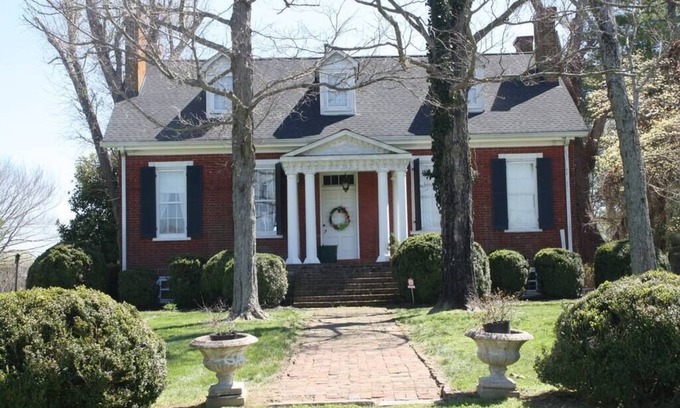 Culleoka House | Historic Hideaway 1828 Home 6 FP