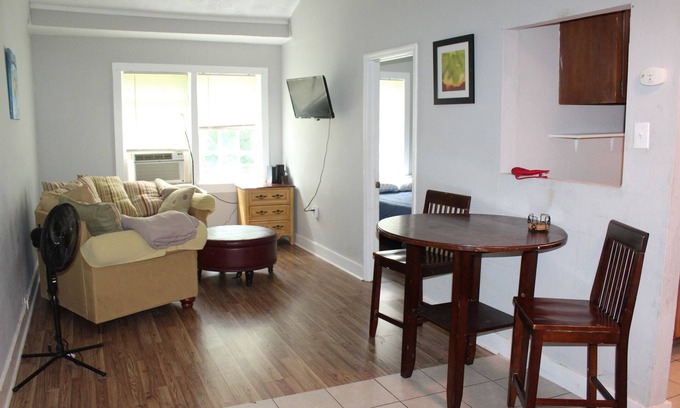 Tuskegee Apartment | HISTORIC HILL APT1 (Upstairs)