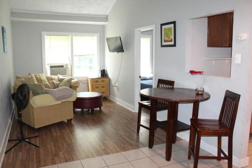 Tuskegee House | Historic Hill Apt1
