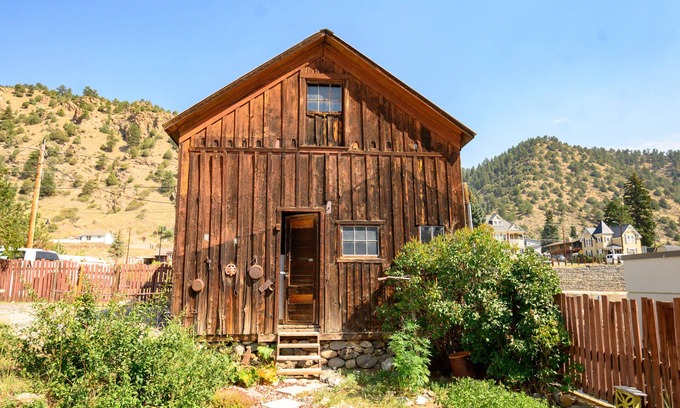 Idaho Springs House | Historic Home in Idaho Springs, steps to downtown. 4bedrooms 2 bathroomsnb