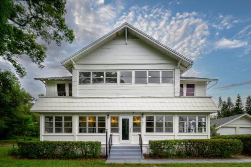 Winter Haven House | Historic home lake access, near parks and venues