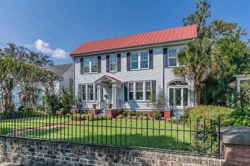 Historic District House | Historic Home Overlooking the Beaufort River Located on Bay St - Sleeps 10