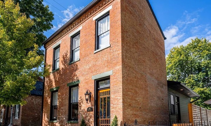 Madison House | Historic Home! Walking Distance to Shops, Restaurants, Events, & Ohio River