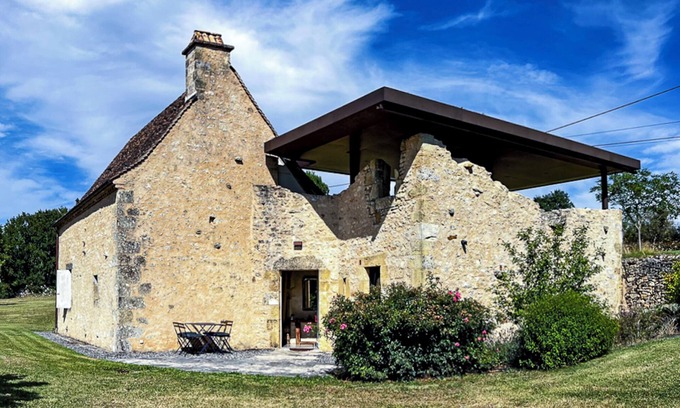 Bayac House | Historic house renovated into Boutique