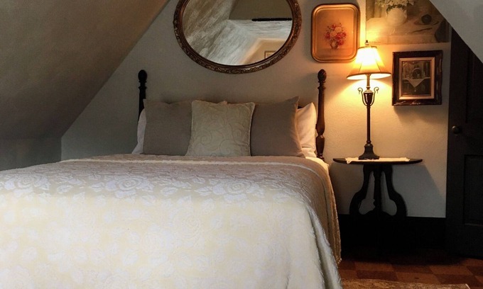 Fayetteville Apartment | Historic Inn located 2 miles from New River Gorge National Park