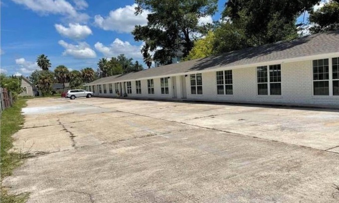 Lake Charles Apartment | Historic Iris St Lake Charles #4