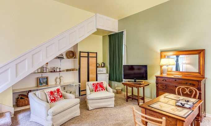 Arsenal Apartment | Historic King William Loft | Down Town | Pearl