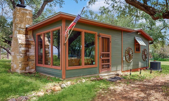 Burnet Cabin | Historic lakefront & wildlife haven with firepit & gas grill - minutes to water