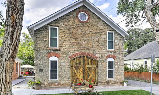 Laramie Condo | Historic Laramie Condo - 3 Blocks to Downtown & UW