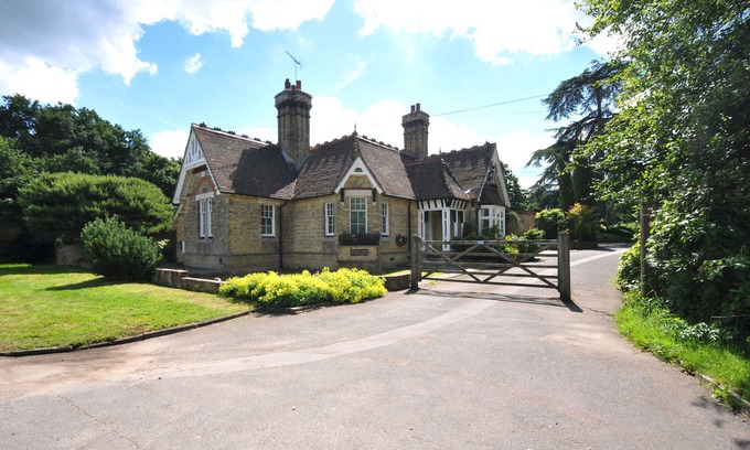 Westerham Cottage | Historic Lodge near to English Heritage attractions, 50 mins from London