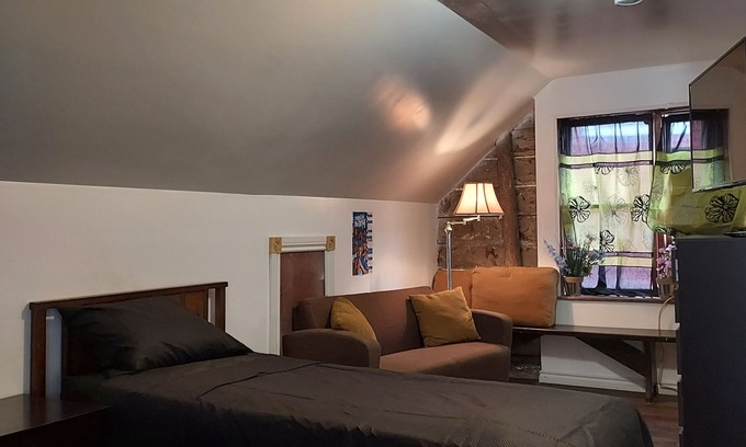 Detroit Cabin | Historic Log Cabin in the heart of Detroit