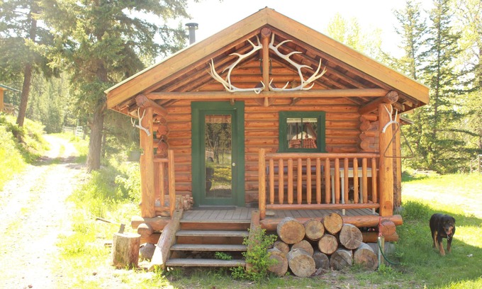 Clinton Cabin | Historic LogCabin on Working Ranch,peaceful&surrounded by nature,2km to LoonLake