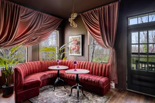 Eastwood House | Historic Louisville Estate Luxe & Spacious Stay