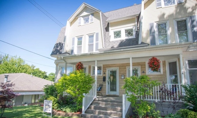 Manistee House | Historic Manistee Townhome near Downtown