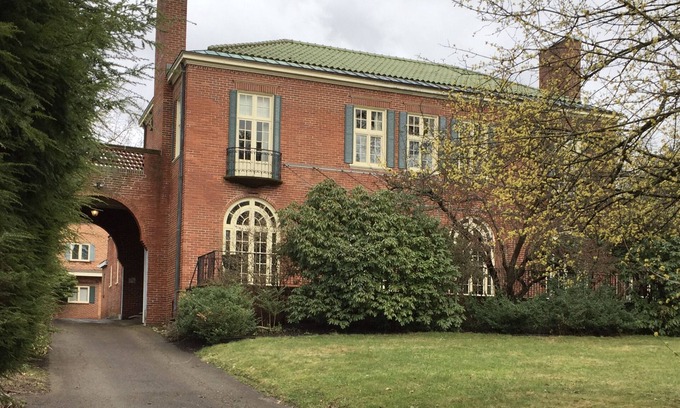 Jamestown House | Historic Mansion Amazing Wonderland !