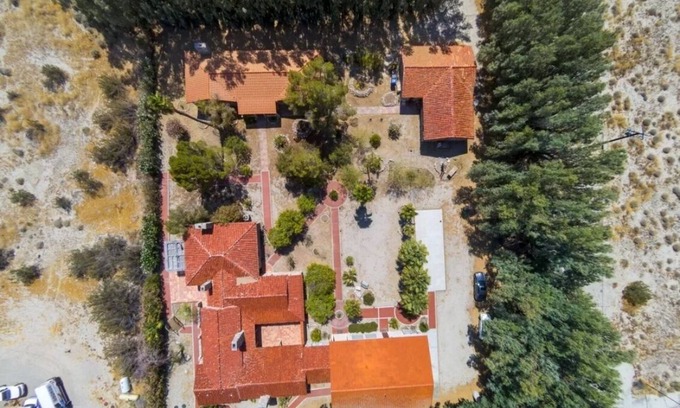 B-Bar-H Ranch House | Historic Mary Pickford Estate A1 - 30 minutes from Empire Polo Grounds