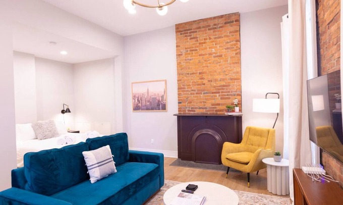 Italian Village Apartment | Historic Meets Modern | Walk to Coffee | OSU