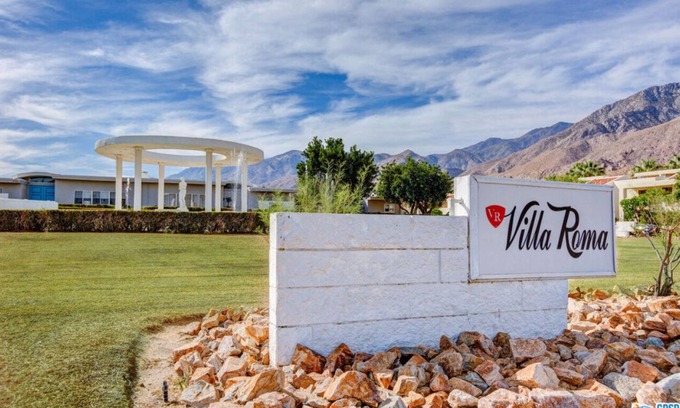 Canyon Corridor Condo | Historic Mid Century Modern Villa Roma 2-bedroom South Palm Springs