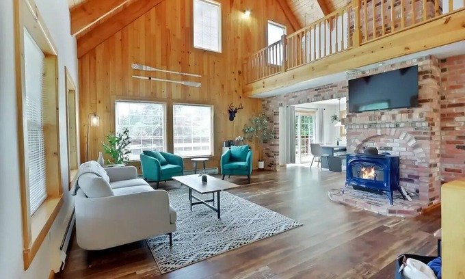 Mineral Cabin | Historic Mineral Lodge-Lake & Mt. Views-Hot Tub