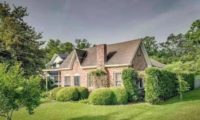 Monroe House | 📍Historic Mitchell House 1928 River View & Gardens