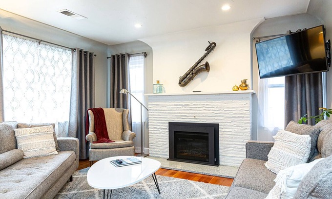 Old Town West Apartment | Historic Mountain Ave Bungalow – Walk Everywhere!