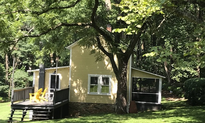 Bluemont House | Historic Mountain Cottage at Blue Ridge Overlook