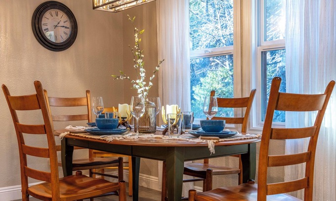 Iowa Hill Cabin | Historic Mountain Retreat - Close to Boreal