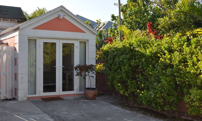 Downtown Nassau House | Historic Nassau Cottage