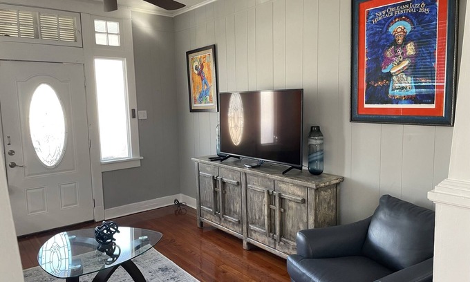 Mid-City House | Historic New Orleans Style Home with newly renovated kitchen/bath in Midcity