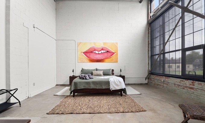 Newark Apartment | Historic Newark Station- 10% off Earthworks Cafe