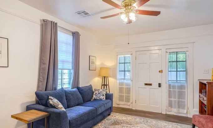 Mid-City House | Historic NOLA Mid City Shotgun home. Quick walk to Streetcar line & Cemeteries