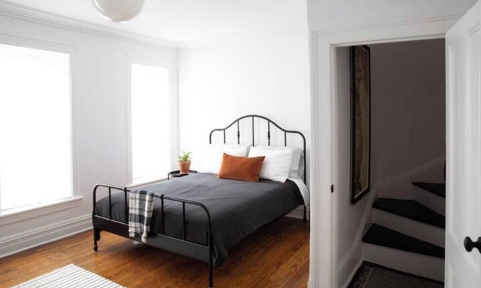 Hunters Point Apartment | HISTORIC NYC TOWNHOUSE in Landmarked District