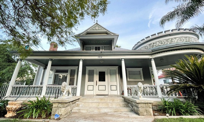 Downtown Riverside House | Historic Off-Campus Housing in Downtown Riverside 市中心历史悠久的宿舍