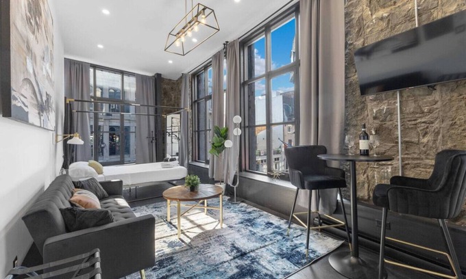 Old Montreal Apartment | Historic Old Montreal Loft | 1A