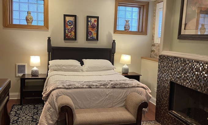 Old Town Apartment | Historic Old Town One Bedroom Suite